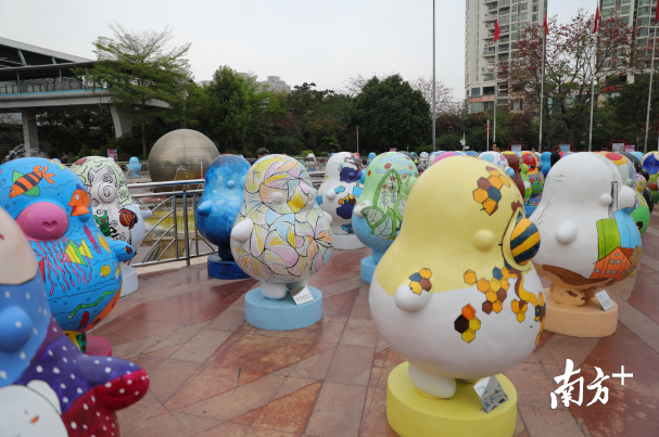 想要和萌萌噠的“鴨梨哥”見面嗎？快來布吉雕塑公益巡展吧